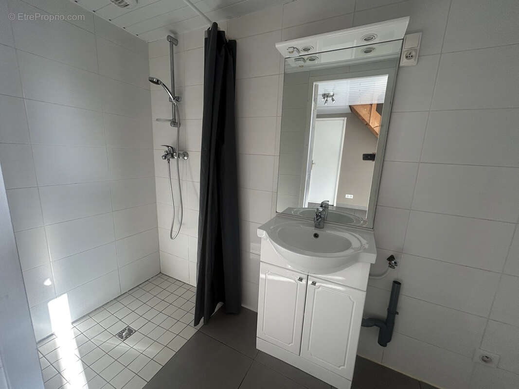 Appartement à MONTAIGNAC-SAINT-HIPPOLYTE