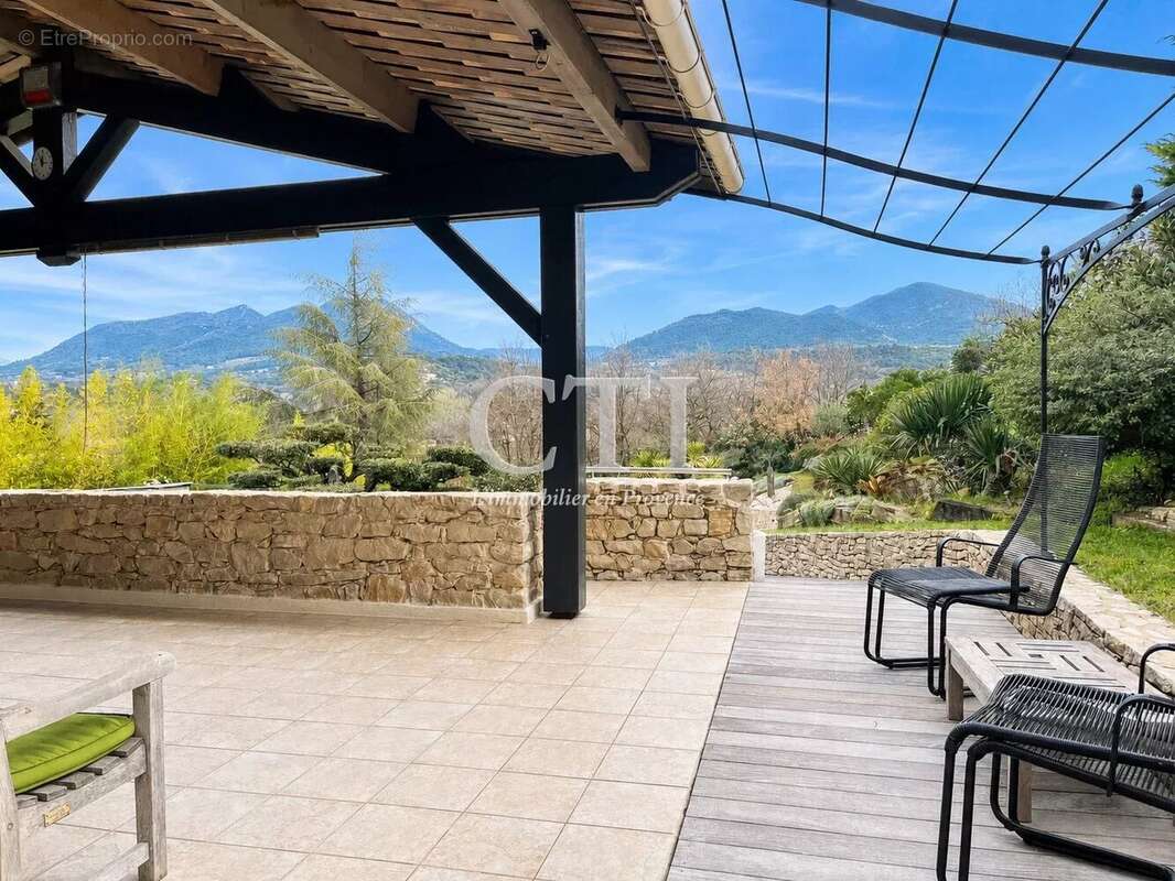 Un havre de paix suspendu entre ciel et montagne : propriété en pierre de caractère avec jardin paysager et piscine - photo 4