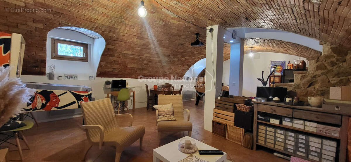 Maison à LA ROQUETTE-SUR-SIAGNE