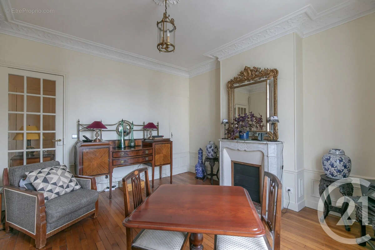 Appartement à SAINT-MAUR-DES-FOSSES