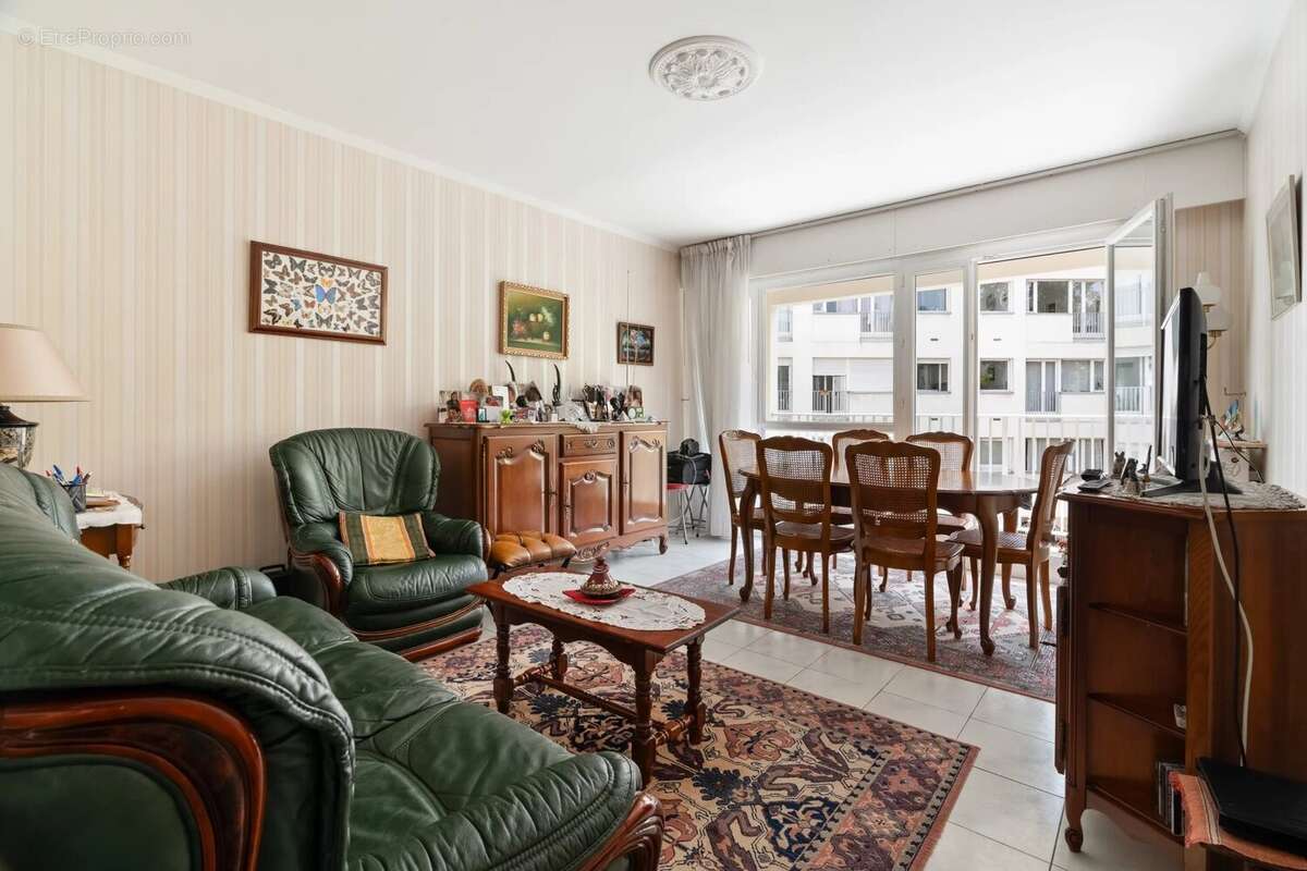 Appartement à NEUILLY-SUR-SEINE