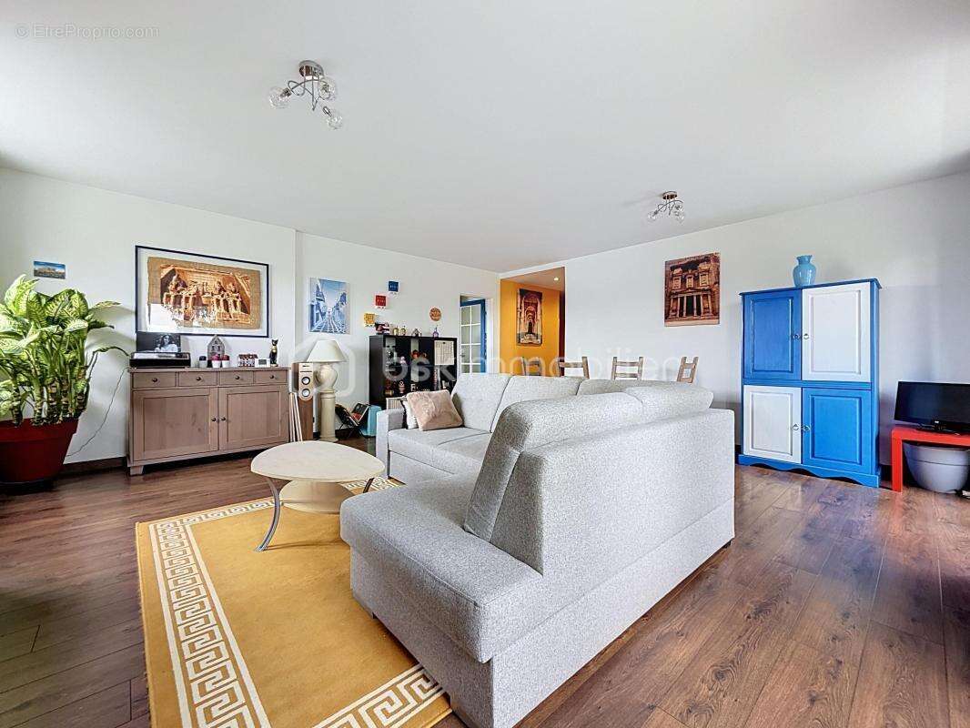 Appartement à EZANVILLE