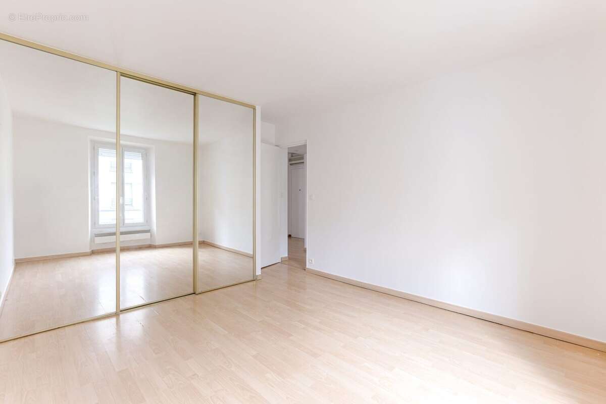 Appartement à LA GARENNE-COLOMBES