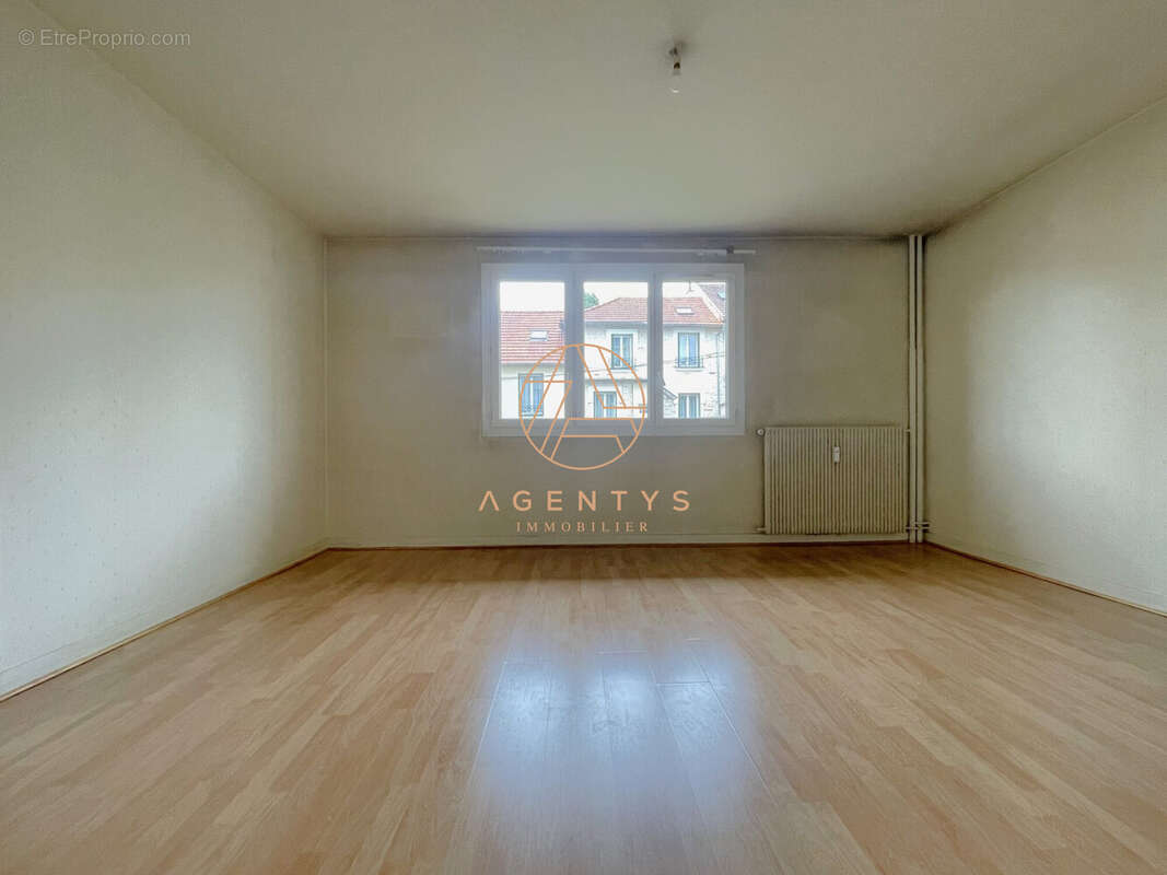 Appartement à SAINT-MAUR-DES-FOSSES