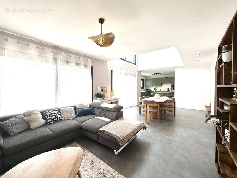 Maison à SAINT-JEAN-BREVELAY