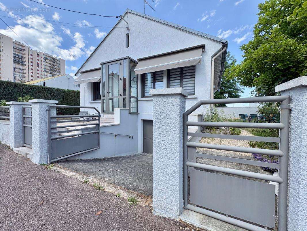Maison 3 chambres rénovée – Garage, jardin, sous-sol, et combles aménageables - photo 39