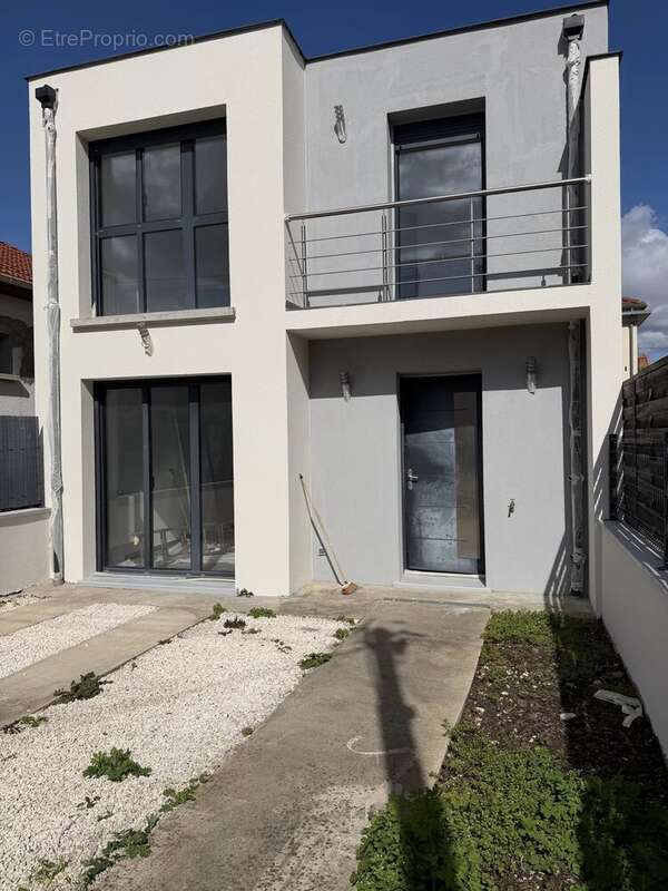Maison à SARTROUVILLE
