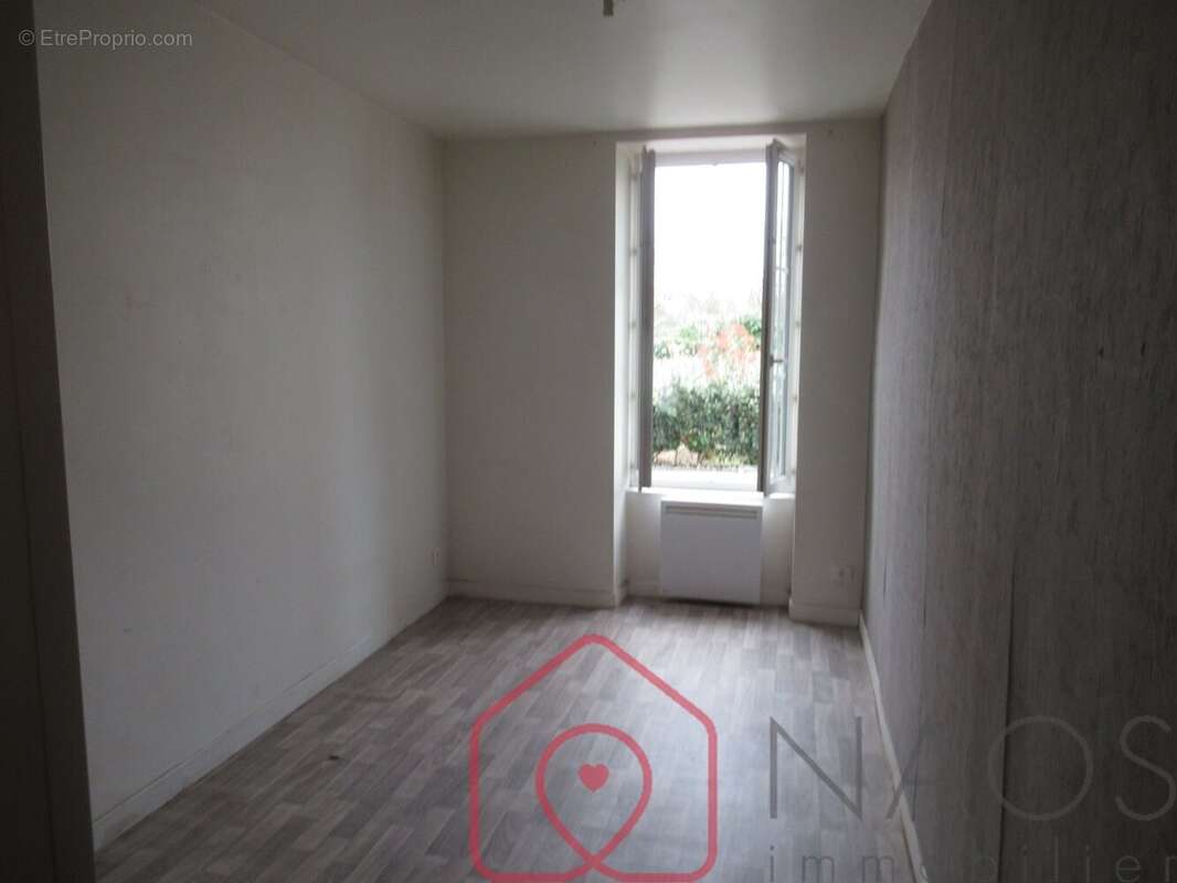 Maison à COURTILLERS