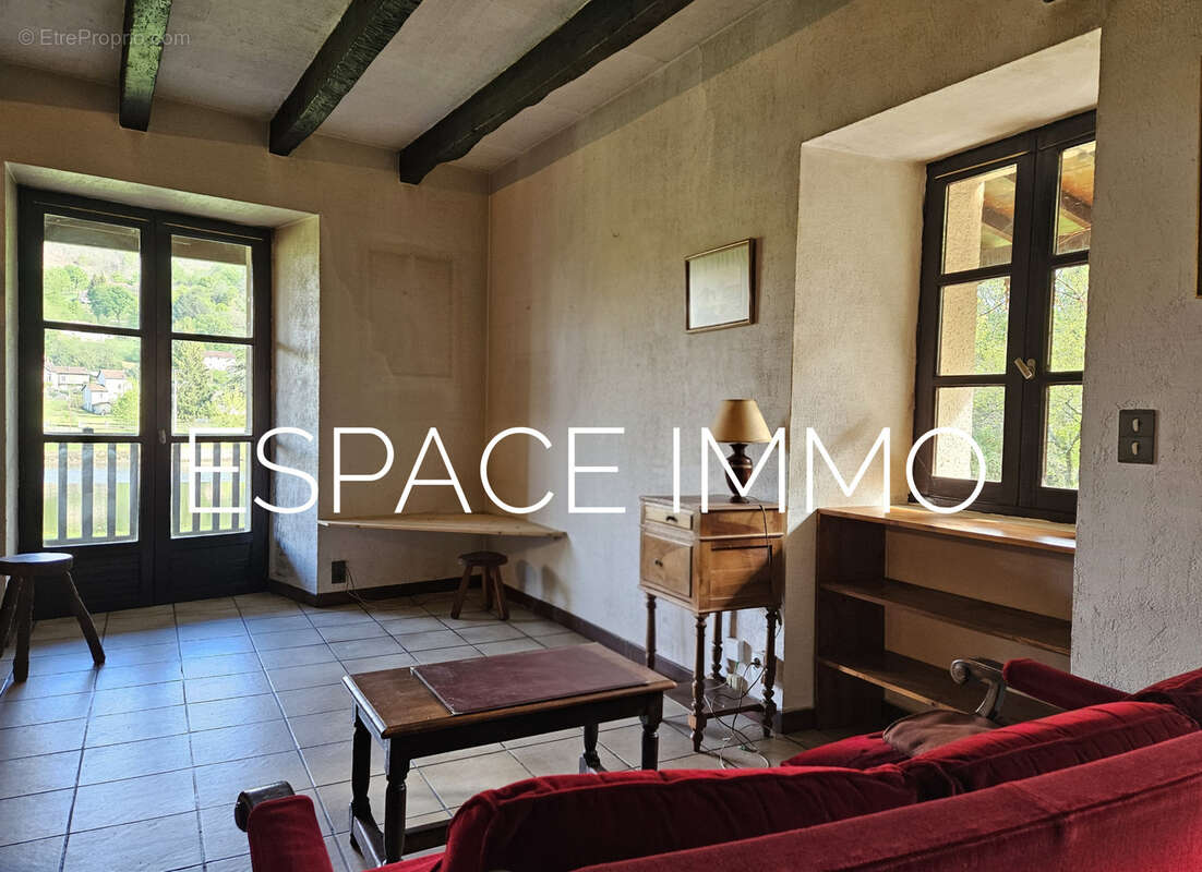 Maison à LIVINHAC-LE-HAUT