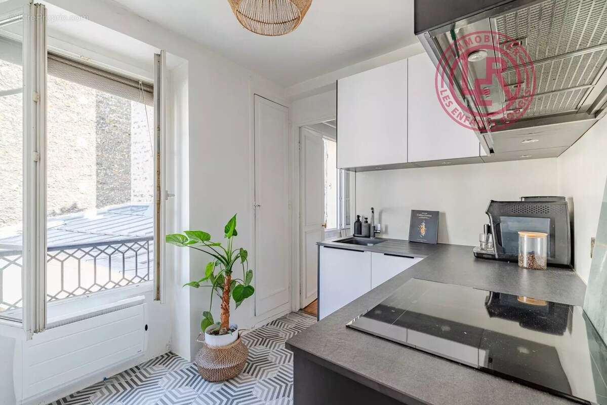 Appartement à PARIS-10E