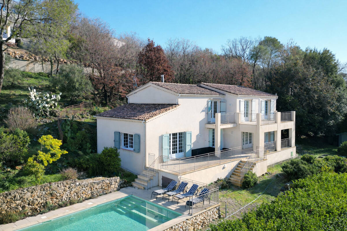 Maison à TOURRETTES-SUR-LOUP