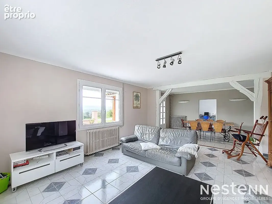A Vendre Maison de 210 m² avec dépendances, garage et parc arboré de plus de 3700 m² à Gazaupouy - photo 2