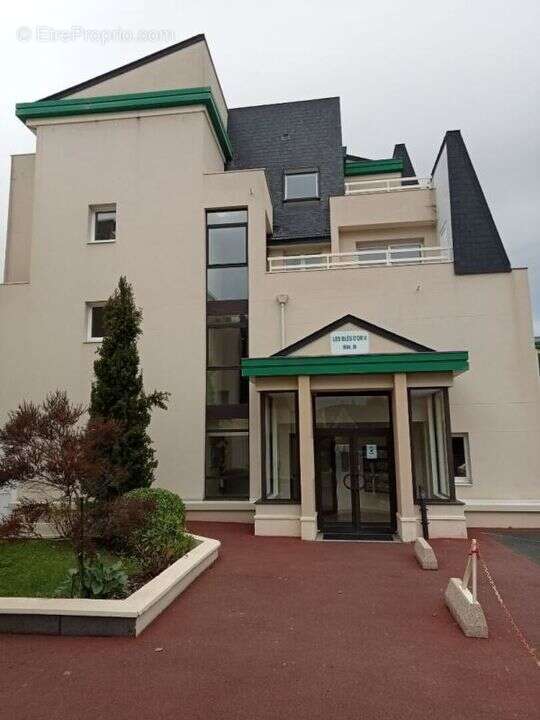 Commerce à CAMBES-EN-PLAINE