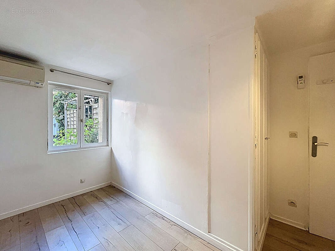 Appartement à NEAUPHLE-LE-CHATEAU