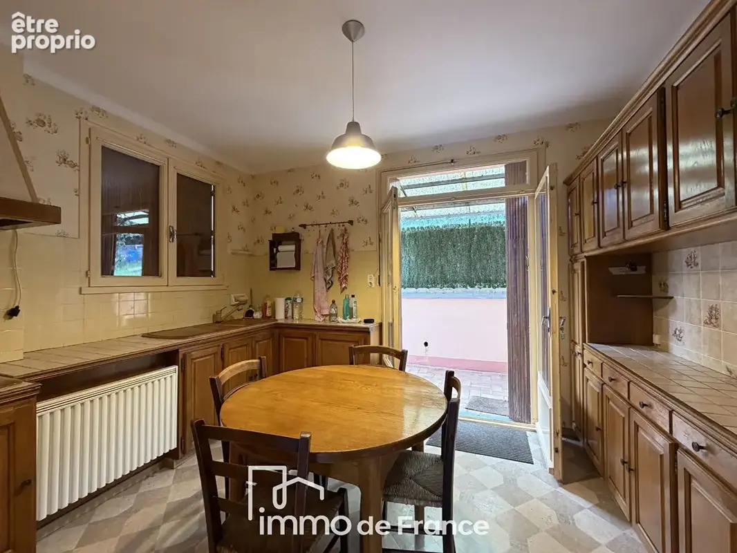 Proche centre-ville- Maison ( 104m2 habitables) avec garage et appartement. - photo 3