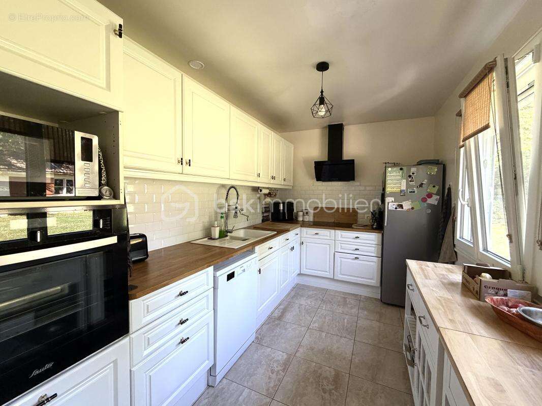 Maison familiale avec sous-sol, 4 chambres , dépendance et bois - photo 14