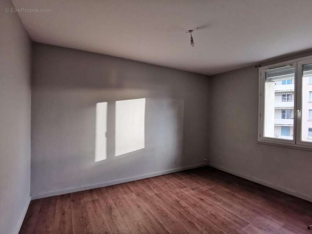   - Appartement à AUBENAS