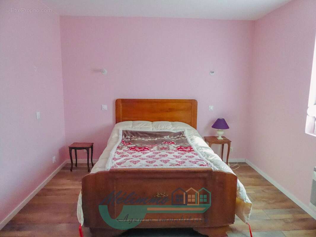 Maison à COULANGERON