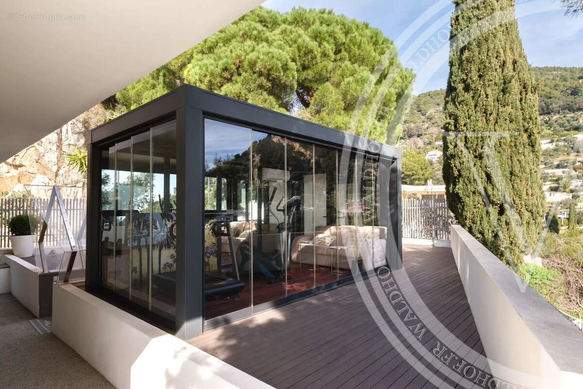 Villa contemporaine avec vue panoramique sur la mer et piscine à débordement surplombant le Cap Ferrat à seulement 21 minutes de - photo 18