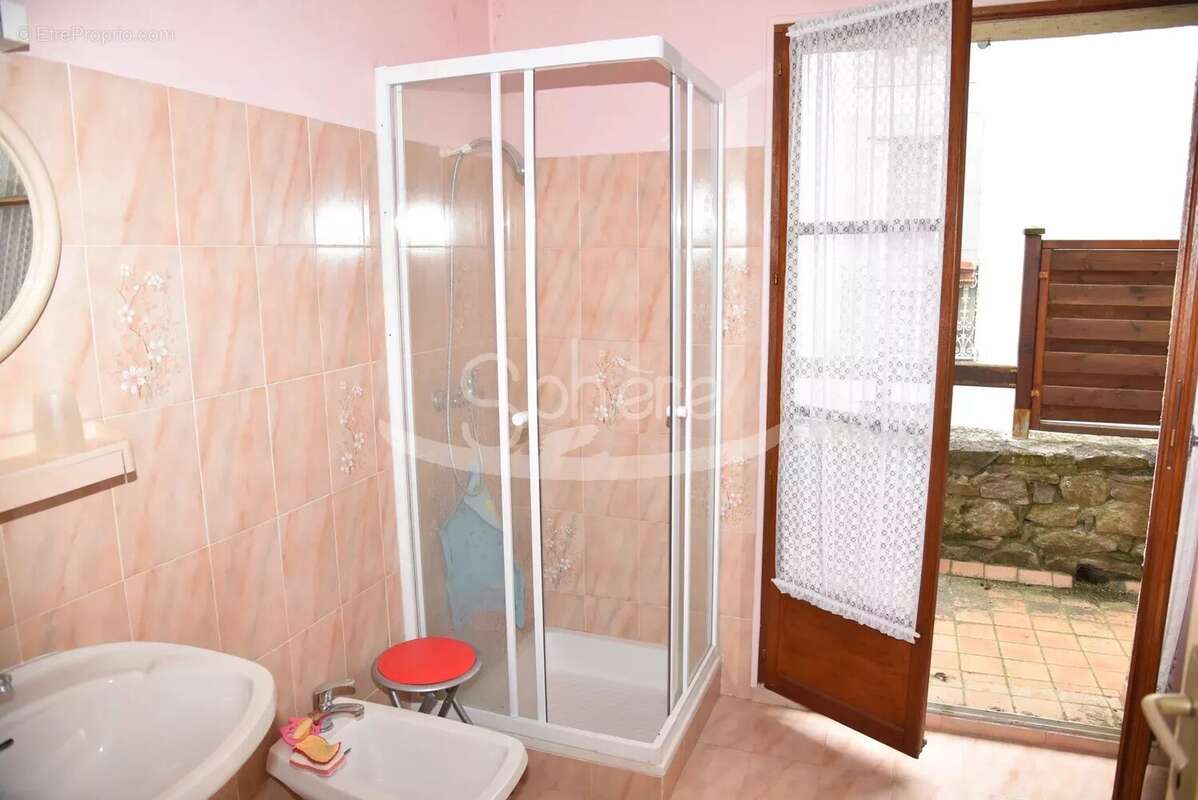 Maison à CONILHAC-DE-LA-MONTAGNE