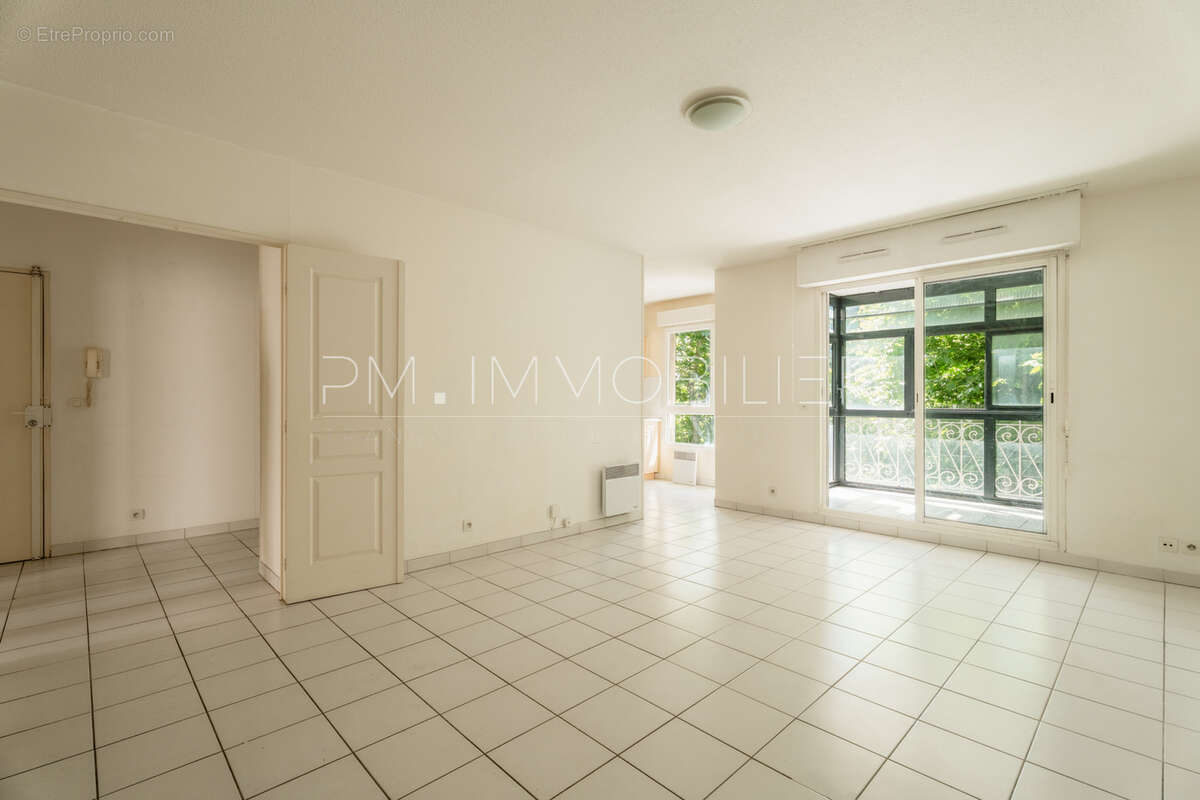 Appartement à MARSEILLE-5E