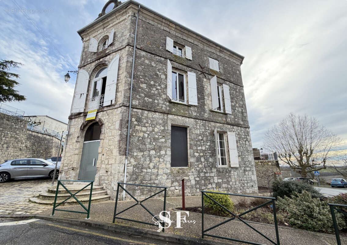 Rive gauche, immeuble de caractere appartement et local commercial - photo 13