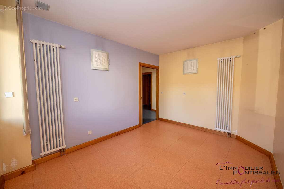 Oye et pallet : local ou appartement en rdc - photo 10