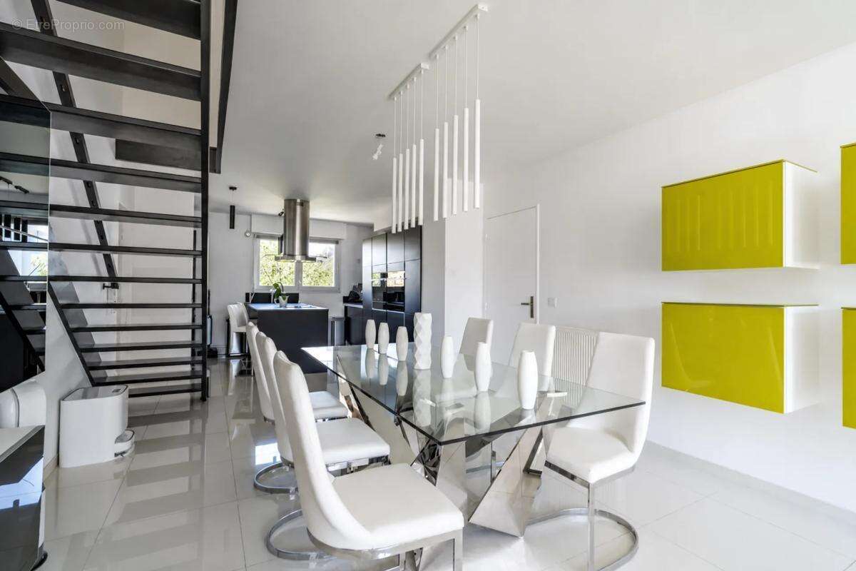 Appartement Duplex de 4 pièces de 82 m² à Stains - photo 8