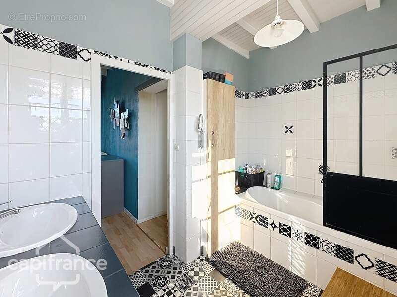 Maison à MONTREUIL-BELLAY