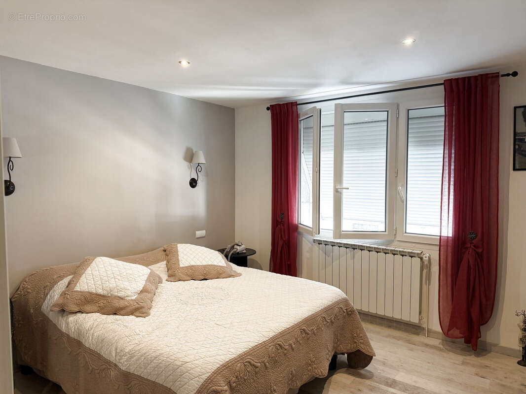 Maison à MONTAIGU-DE-QUERCY