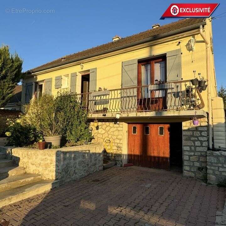 maison familiale, sous sol total, grand terrain, 4 chambres, - Maison à ENGENVILLE