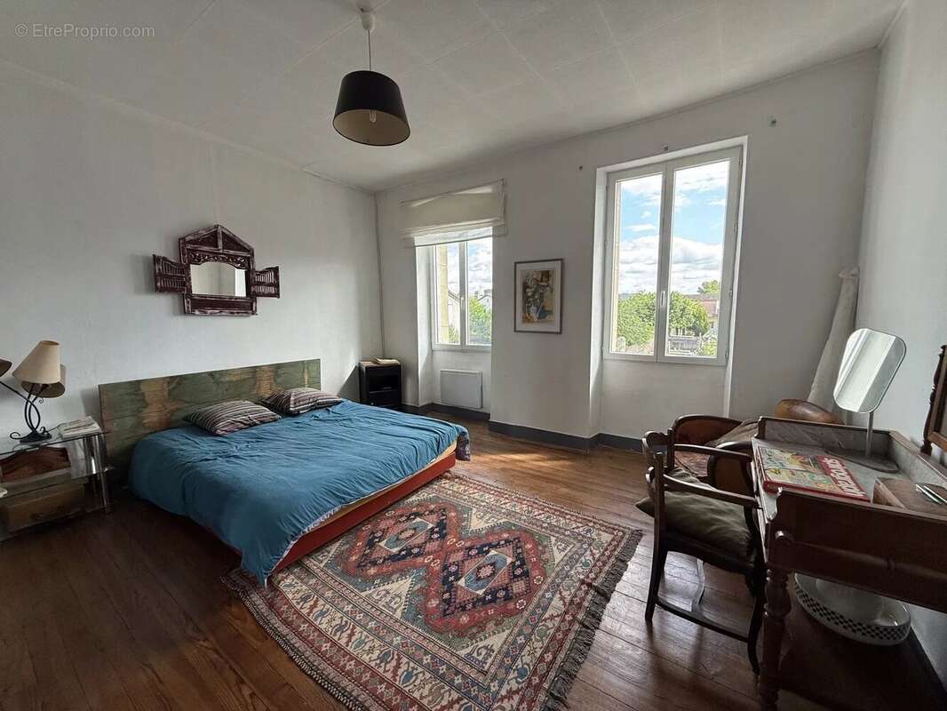 Grande maison familiale avec local commercial - photo 6