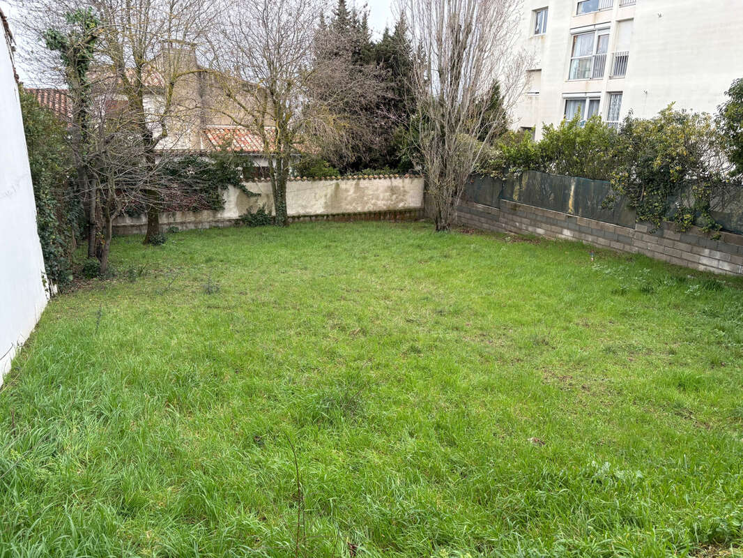 Terrain à CARCASSONNE