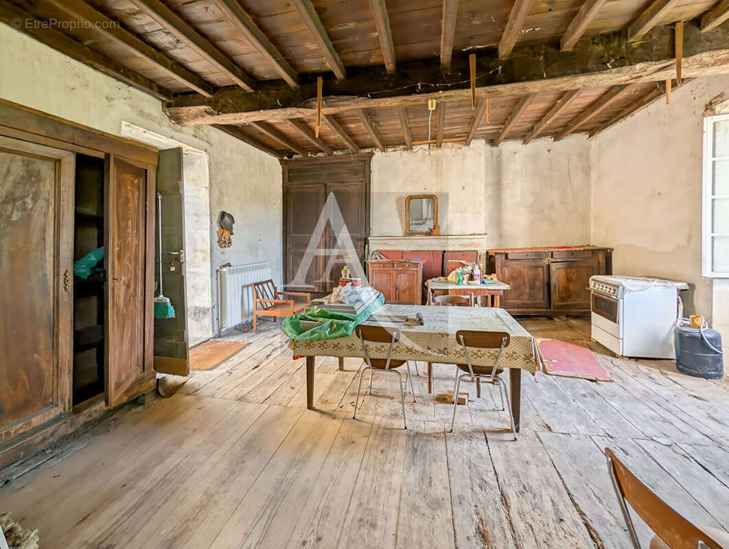 Maison et grange en pierre à rénover - photo 5