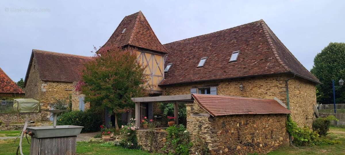 Maison à SAINT-YRIEIX-LA-PERCHE