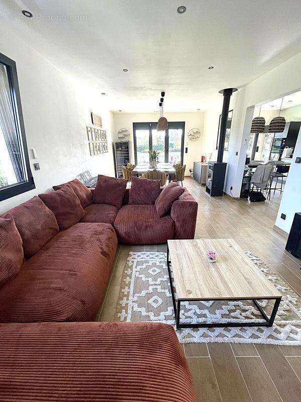 Maison à GREZIEU-LA-VARENNE