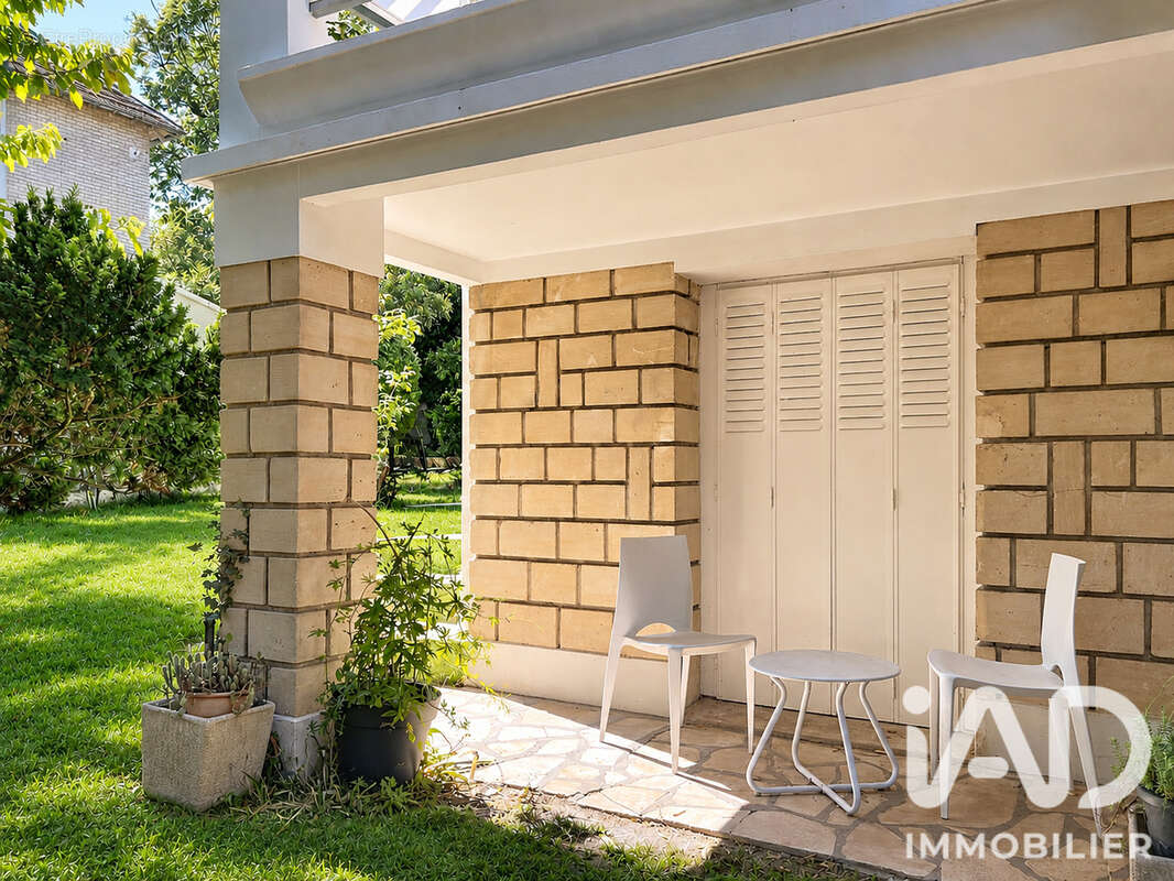 Maison 127 m² à Le Mesnil-Le-Roi  - photo 2