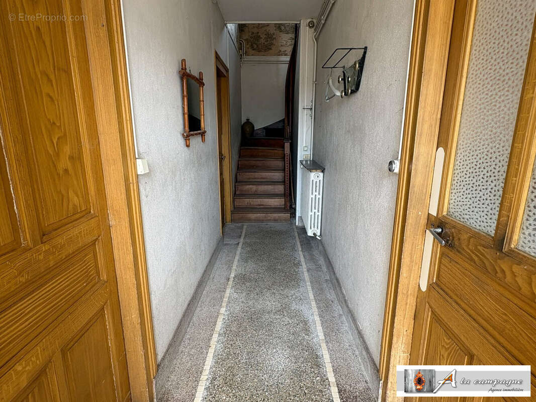 Maison 171 m² à Saint-Julien-La-Genete  - photo 6