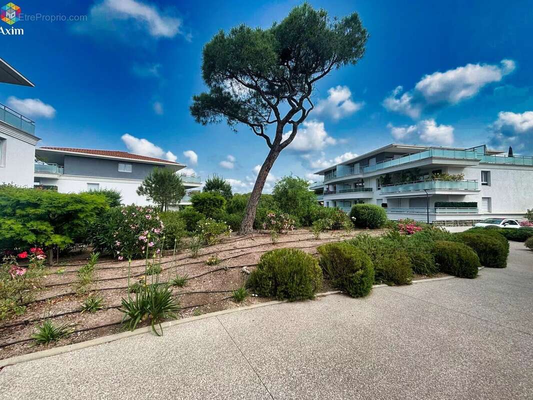 Appartement récent avec jardin, piscine et vue dégagée - photo 4