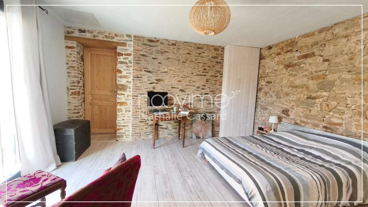Maison en pierres de 250 m2 5 chambres sur 1850 m2 avec pisc - photo 14