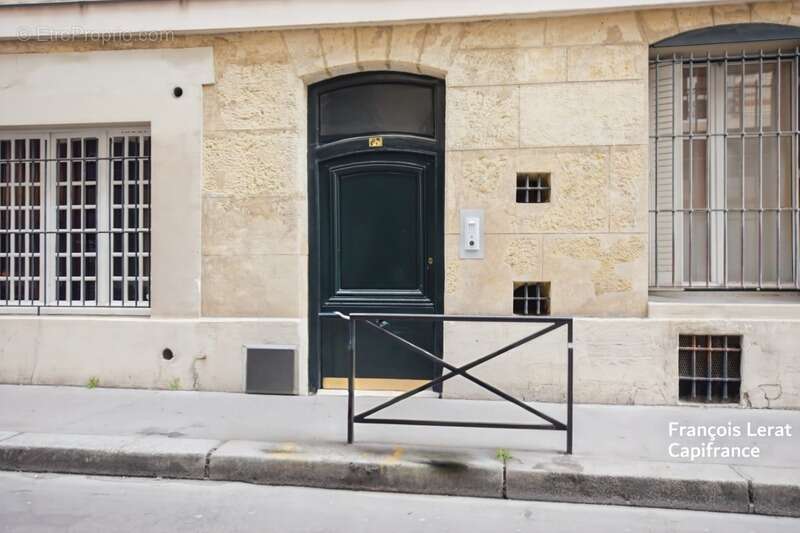 Studio à vendre - PARIS 7EME ARRONDISSEMENT (75) Rue Rousselet - 17,27 m2 - 320 000 € honoraires d'agence inclus - photo 9