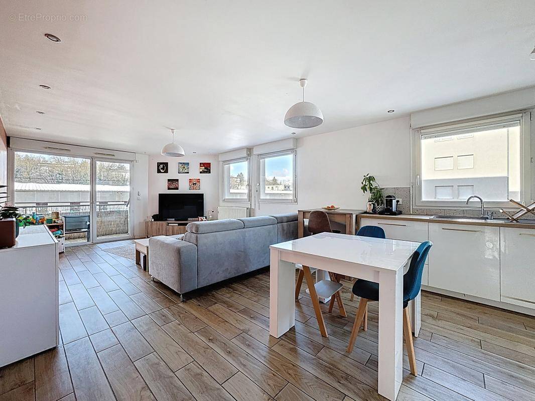 Appartement à LA ROCHE-SUR-FORON