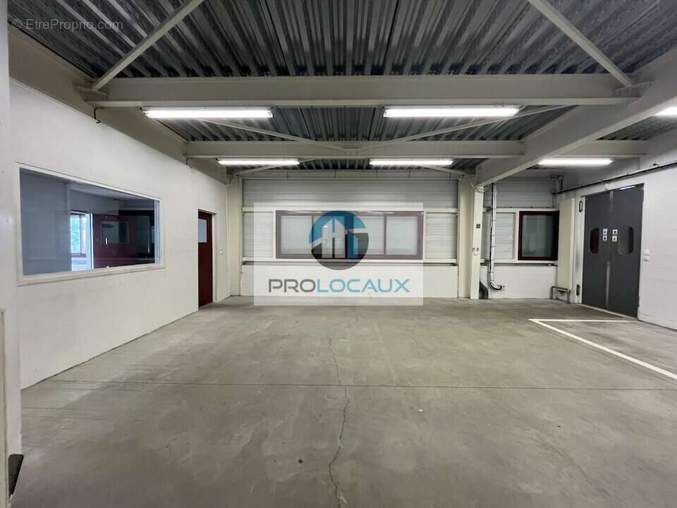 1700 m² à Lacroix-Saint-Ouen  - photo 9