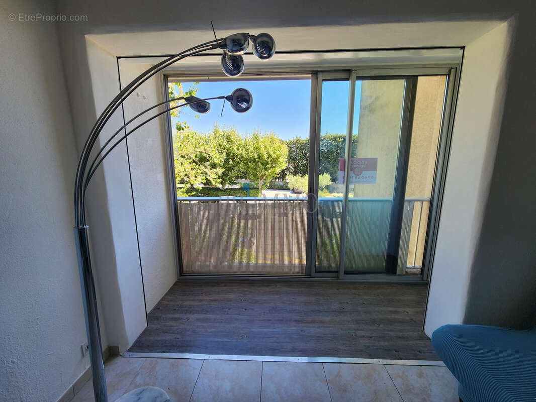Fréjus   Studio de 24 m2 avec parking, cave et loggia   Résidence sécurisée - photo 4