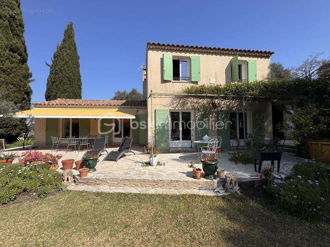 Maison à SAINT-MITRE-LES-REMPARTS