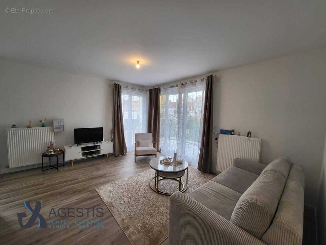   - Appartement à GRIGNY