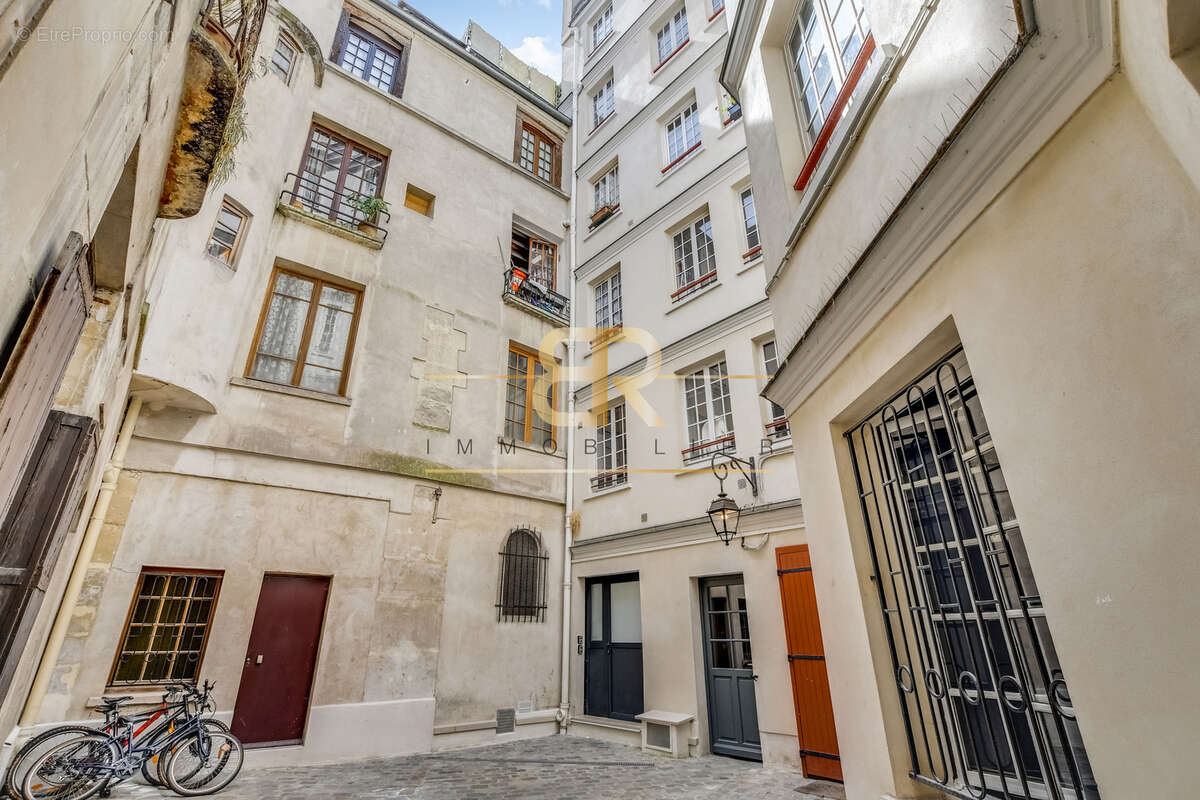 Appartement à PARIS-4E