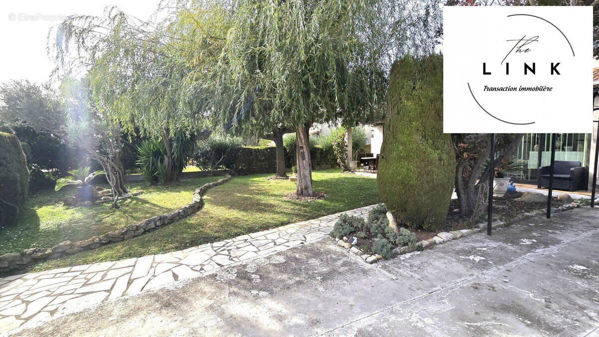 le jardin ombragé exposé Sud - Maison à ARLES