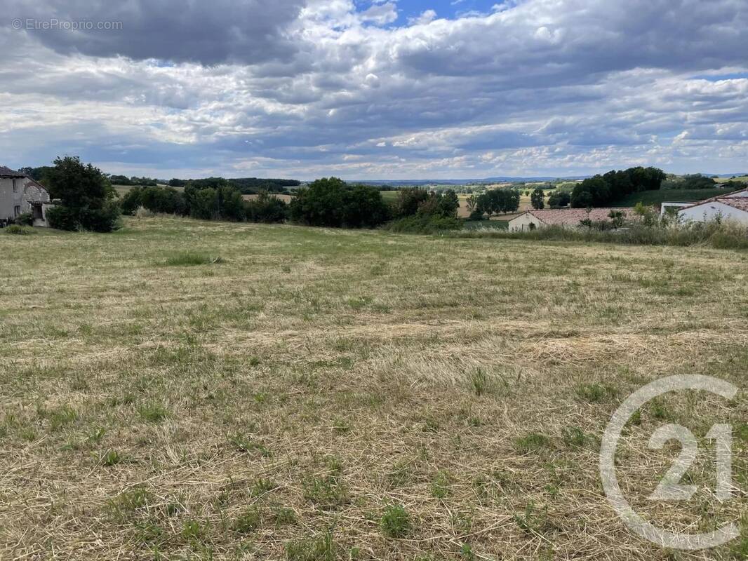 Terrain à POULAN-POUZOLS