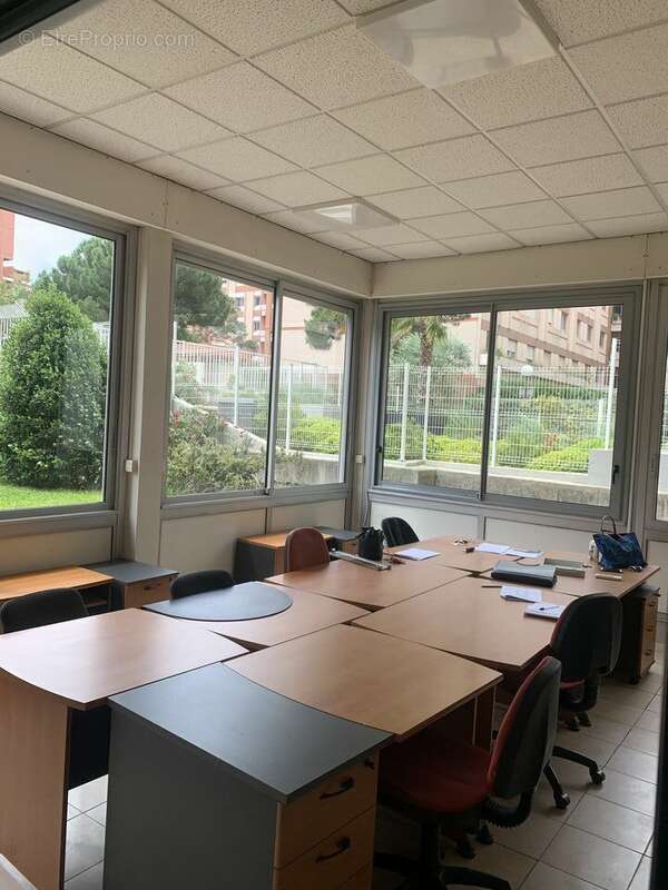 Commerce à MARSEILLE-8E